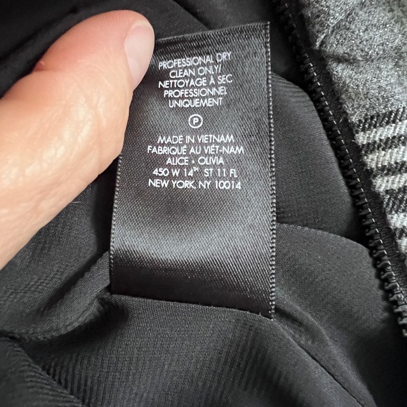 Alice + Olivia Deandra Top size 8 - Picture 8 of 9